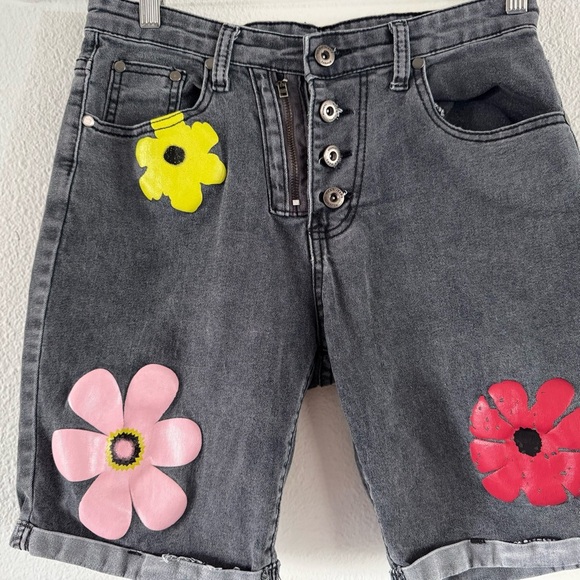 Gray Button Fly Asymmetrical Zip Long Shorts print Floral Modern Street Med NEW - Picture 2 of 13